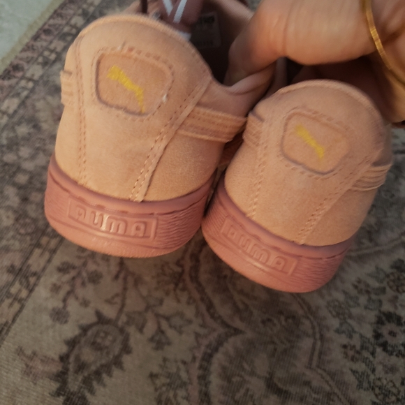 🌟Puma Suede Fashion Tennis Shoes🌟 - Picture 7 of 9